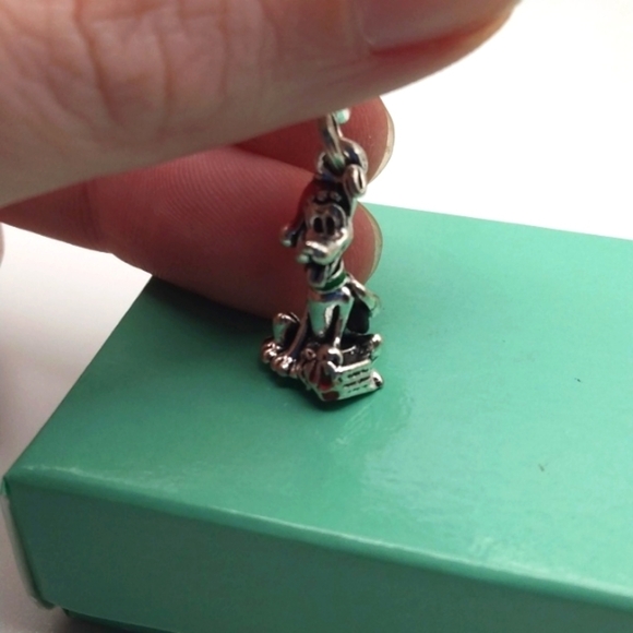 Plutos Christmas edition charm - Picture 2 of 3